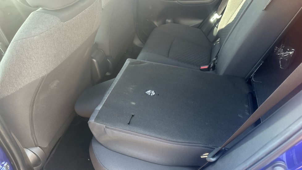 Toyota Yaris Cross 1.5 Hybrid Design 5dr CVT Hybrid Estate - Image 18