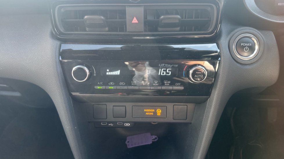Toyota Yaris Cross 1.5 Hybrid Design 5dr CVT Hybrid Estate - Image 30