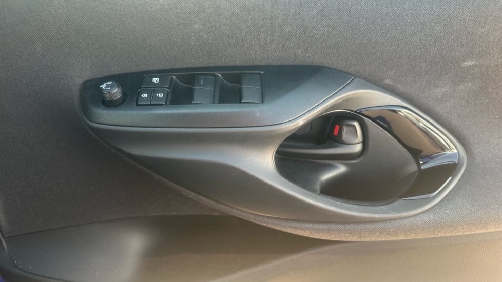 Toyota Yaris Cross 1.5 Hybrid Design 5dr CVT Hybrid Estate - Image 45