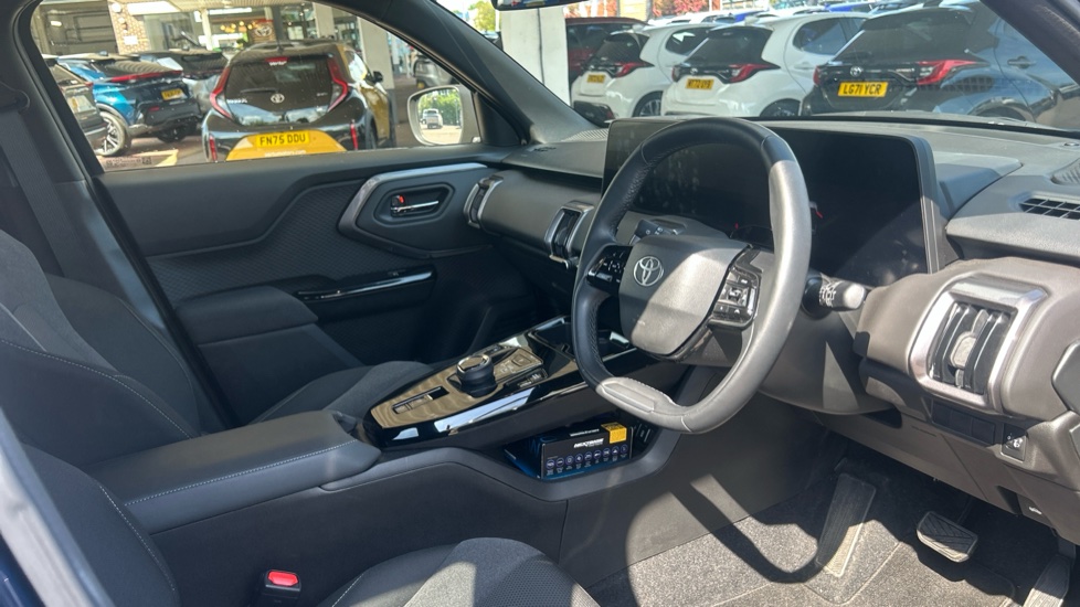 Toyota Urbancruiser 128kW Design 61kWh 5dr Auto Electric Estate - Image 12