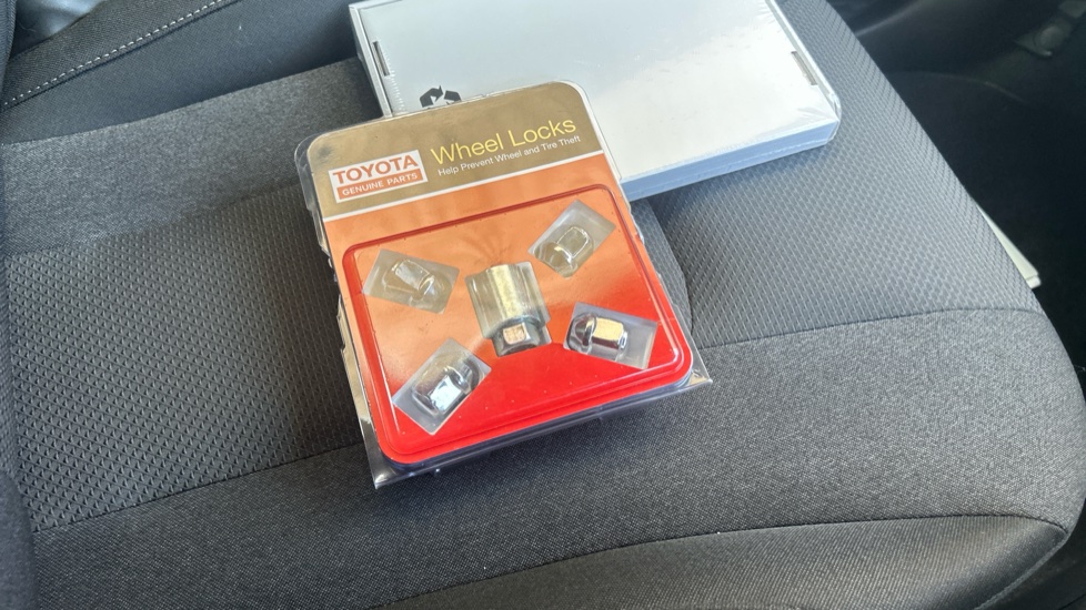 Toyota Urbancruiser 128kW Design 61kWh 5dr Auto Electric Estate - Image 27