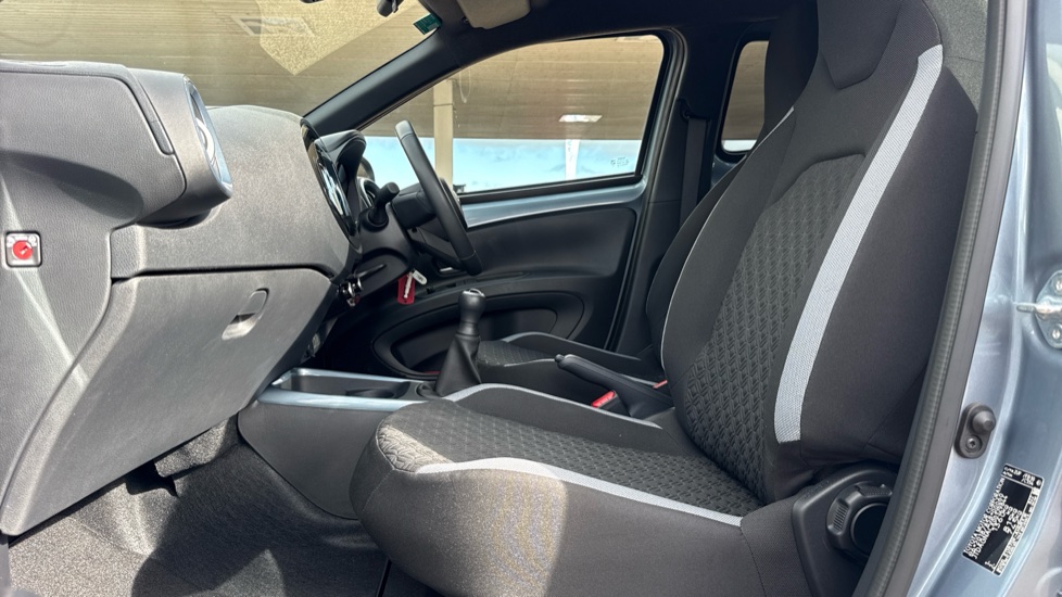 Toyota Aygo X 1.0 VVT-i Edge 5dr Petrol Hatchback - Image 5