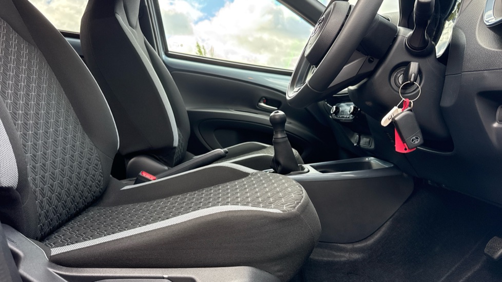 Toyota Aygo X 1.0 VVT-i Edge 5dr Petrol Hatchback - Image 12