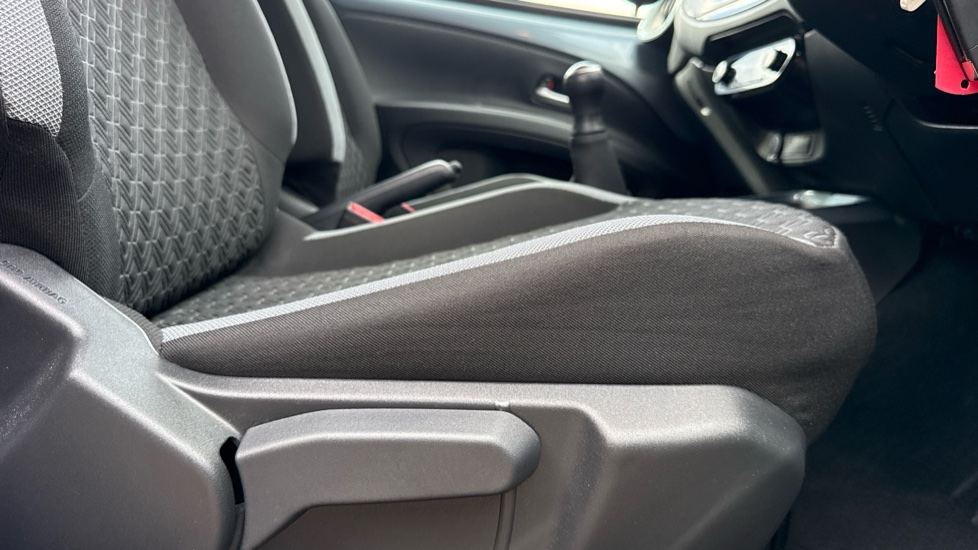 Toyota Aygo X 1.0 VVT-i Edge 5dr Petrol Hatchback - Image 30