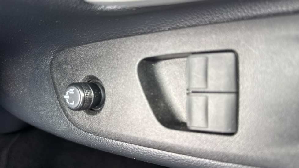 Toyota Aygo X 1.0 VVT-i Edge 5dr Petrol Hatchback - Image 32