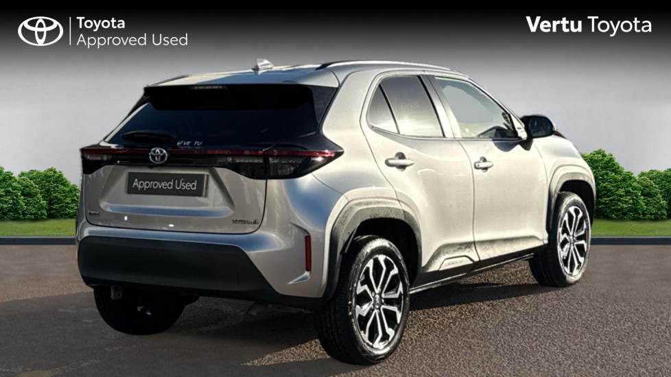 Toyota Yaris Cross 1.5 Hybrid Design 5dr CVT Hybrid Estate - Image 2