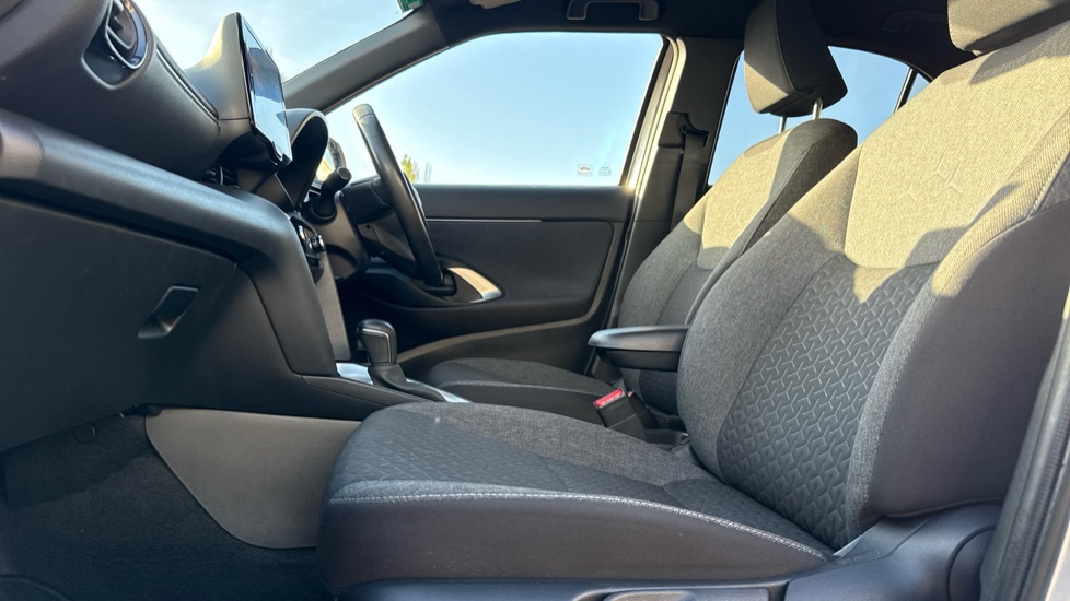 Toyota Yaris Cross 1.5 Hybrid Design 5dr CVT Hybrid Estate - Image 5
