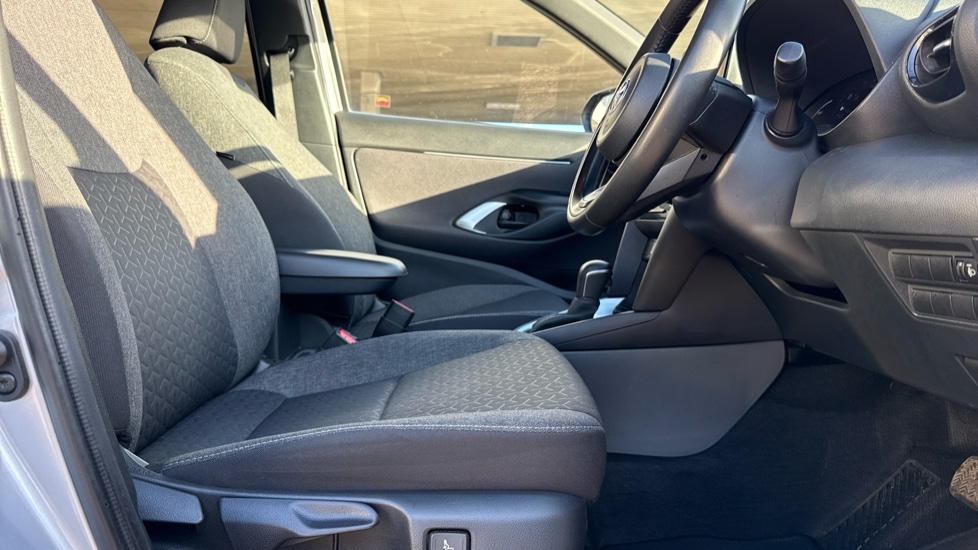 Toyota Yaris Cross 1.5 Hybrid Design 5dr CVT Hybrid Estate - Image 12