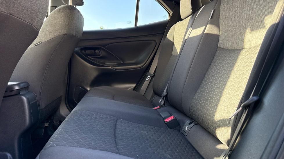 Toyota Yaris Cross 1.5 Hybrid Design 5dr CVT Hybrid Estate - Image 15