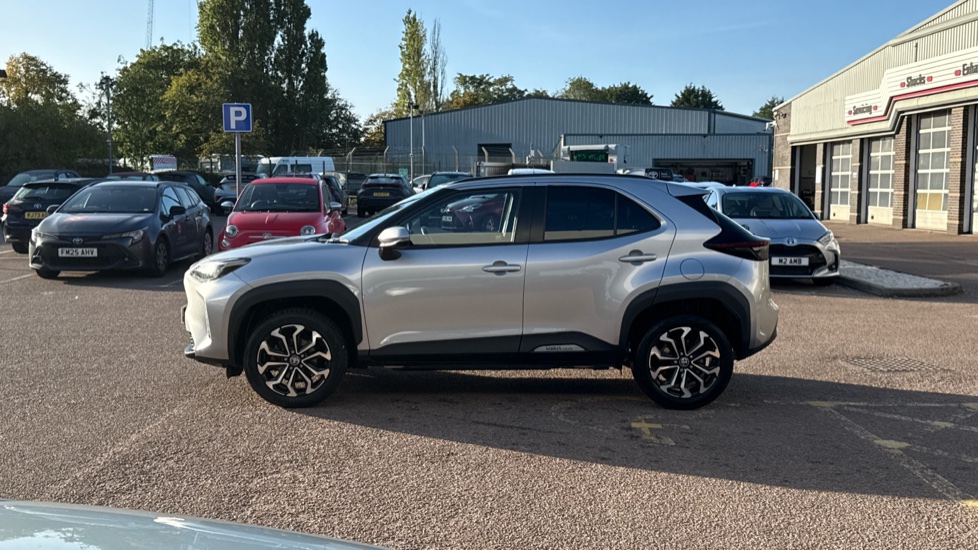 Toyota Yaris Cross 1.5 Hybrid Design 5dr CVT Hybrid Estate - Image 24