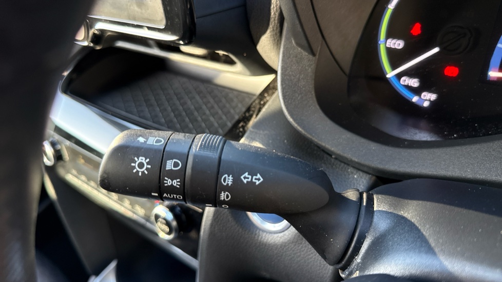 Toyota Yaris Cross 1.5 Hybrid Design 5dr CVT Hybrid Estate - Image 33