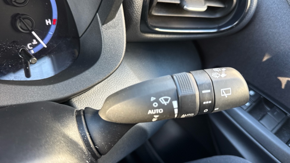 Toyota Yaris Cross 1.5 Hybrid Design 5dr CVT Hybrid Estate - Image 34