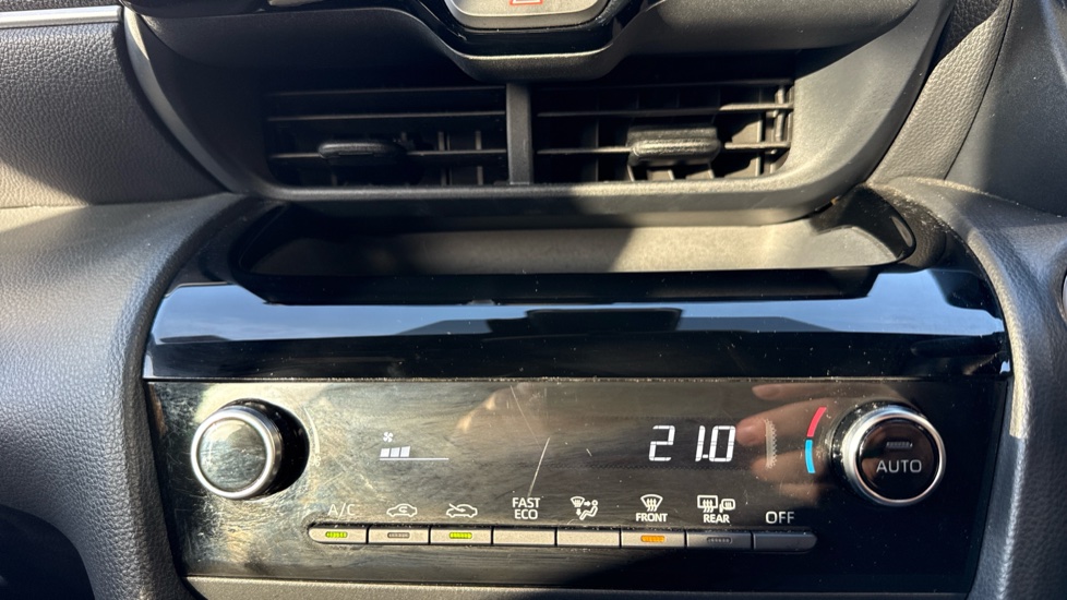 Toyota Yaris Cross 1.5 Hybrid Design 5dr CVT Hybrid Estate - Image 35