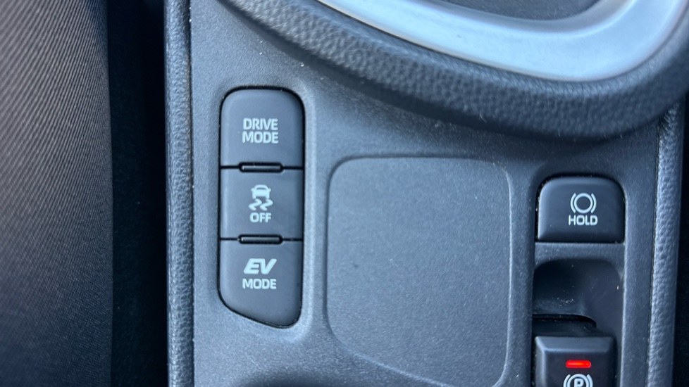 Toyota Yaris Cross 1.5 Hybrid Design 5dr CVT Hybrid Estate - Image 45
