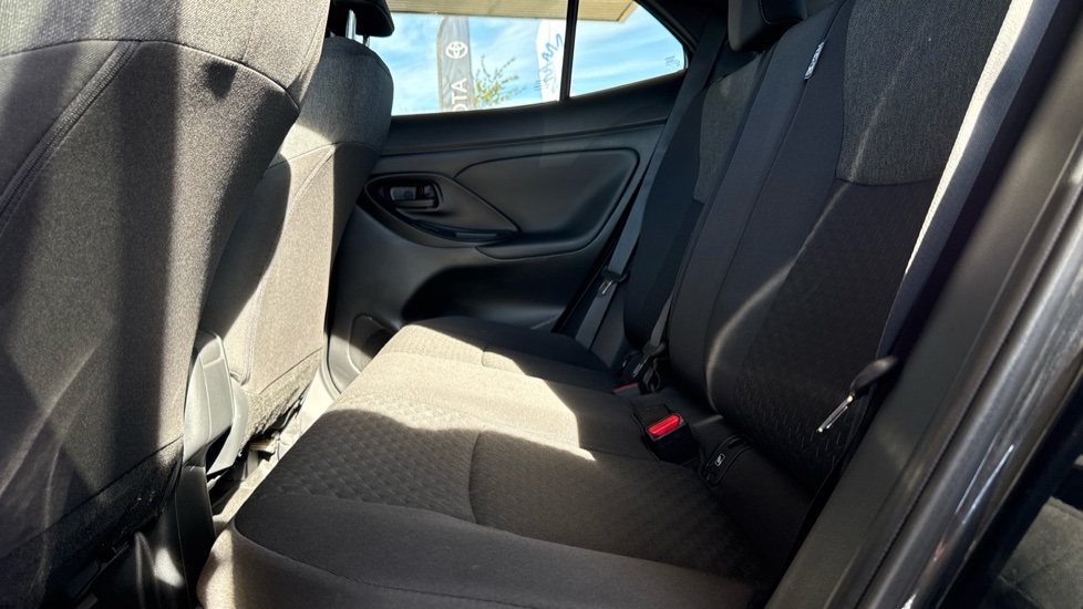 Toyota Yaris Cross 1.5 Hybrid Design 5dr CVT Hybrid Estate - Image 15