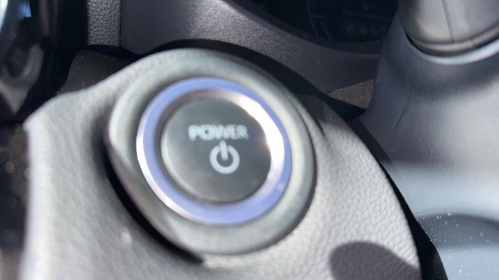 Toyota Yaris Cross 1.5 Hybrid Design 5dr CVT Hybrid Estate - Image 16