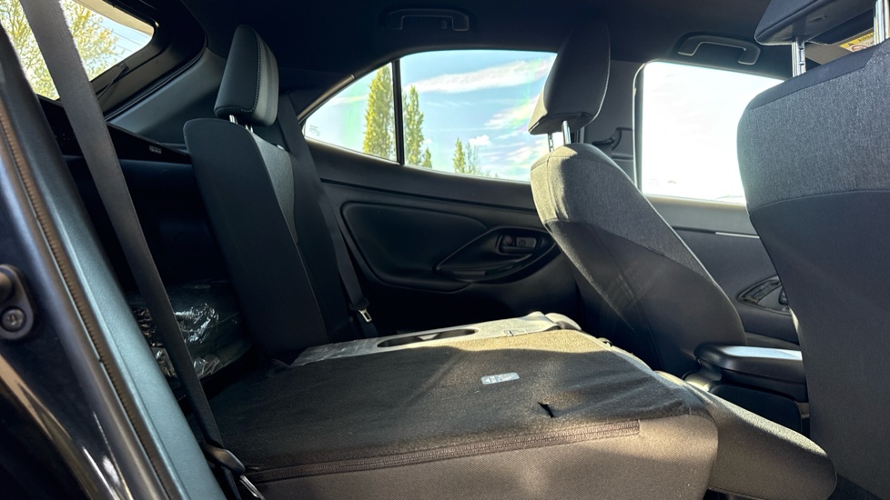 Toyota Yaris Cross 1.5 Hybrid Design 5dr CVT Hybrid Estate - Image 18