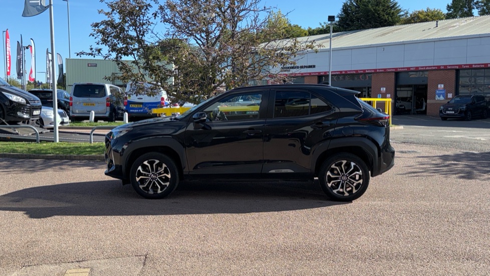 Toyota Yaris Cross 1.5 Hybrid Design 5dr CVT Hybrid Estate - Image 24