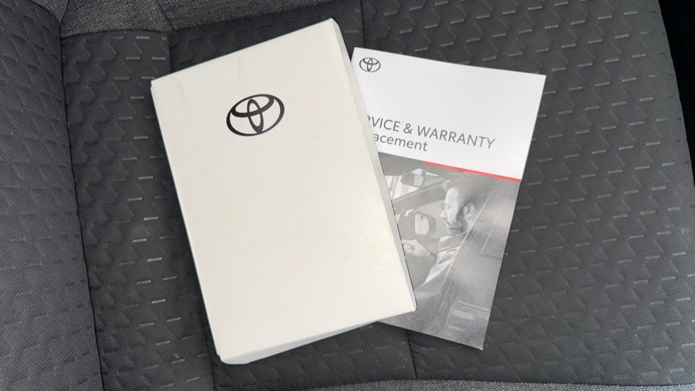 Toyota Yaris Cross 1.5 Hybrid Design 5dr CVT Hybrid Estate - Image 27