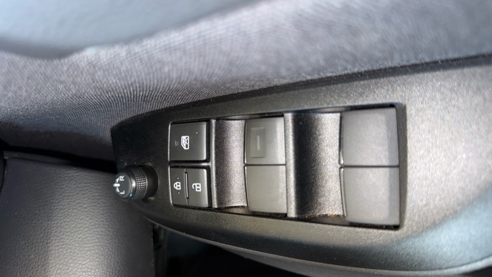 Toyota Yaris Cross 1.5 Hybrid Design 5dr CVT Hybrid Estate - Image 31