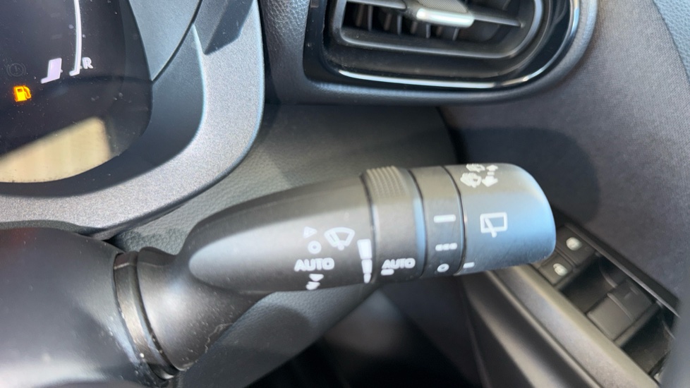 Toyota Yaris Cross 1.5 Hybrid Design 5dr CVT Hybrid Estate - Image 33
