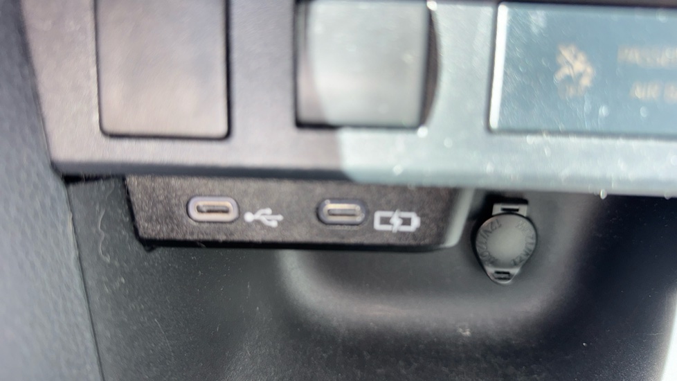 Toyota Yaris Cross 1.5 Hybrid Design 5dr CVT Hybrid Estate - Image 36