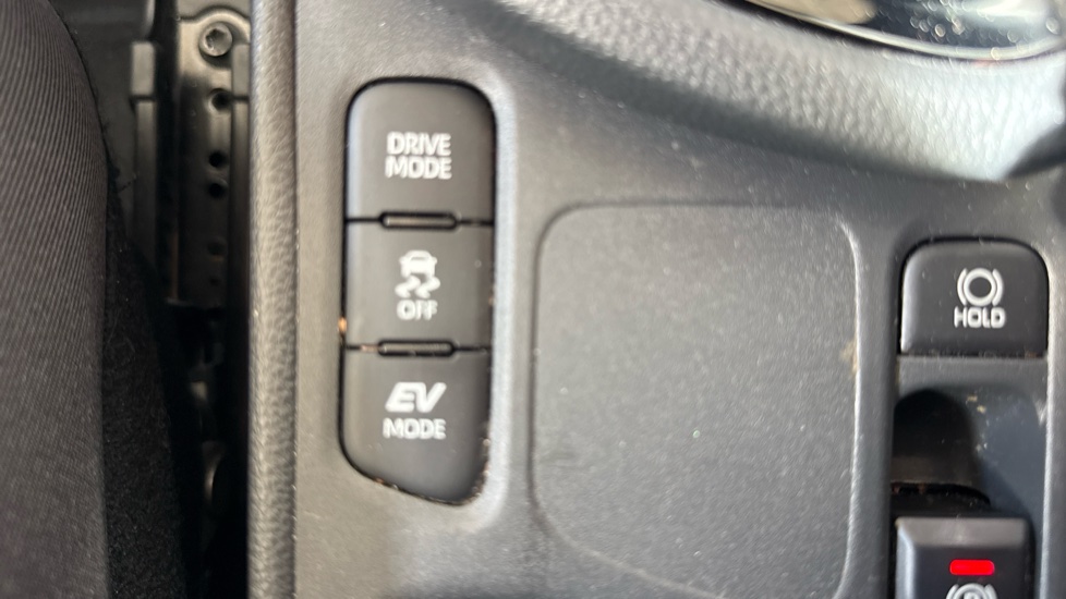 Toyota Yaris Cross 1.5 Hybrid Design 5dr CVT Hybrid Estate - Image 45