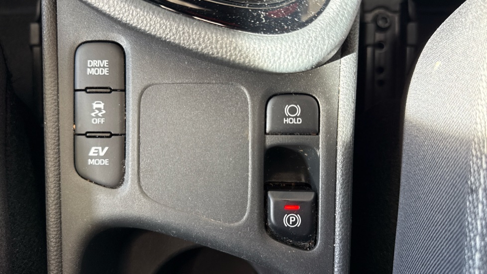 Toyota Yaris Cross 1.5 Hybrid Design 5dr CVT Hybrid Estate - Image 46