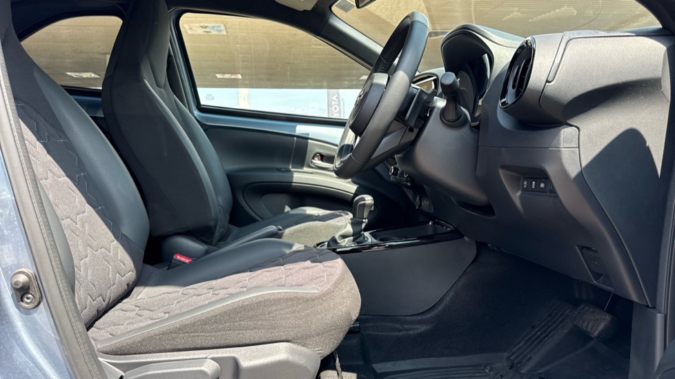 Toyota Aygo X 1.0 VVT-i Exclusive 5dr Auto Petrol Hatchback - Image 12