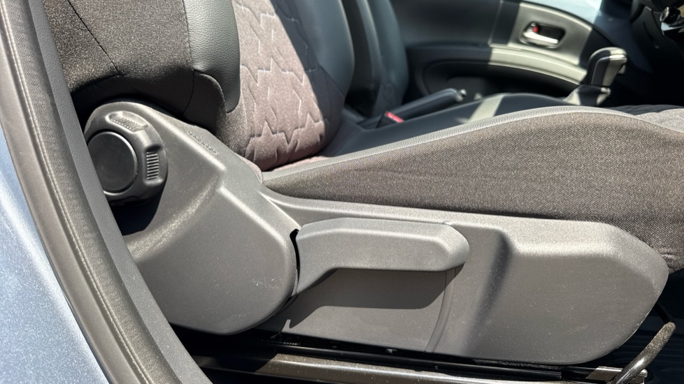 Toyota Aygo X 1.0 VVT-i Exclusive 5dr Auto Petrol Hatchback - Image 30
