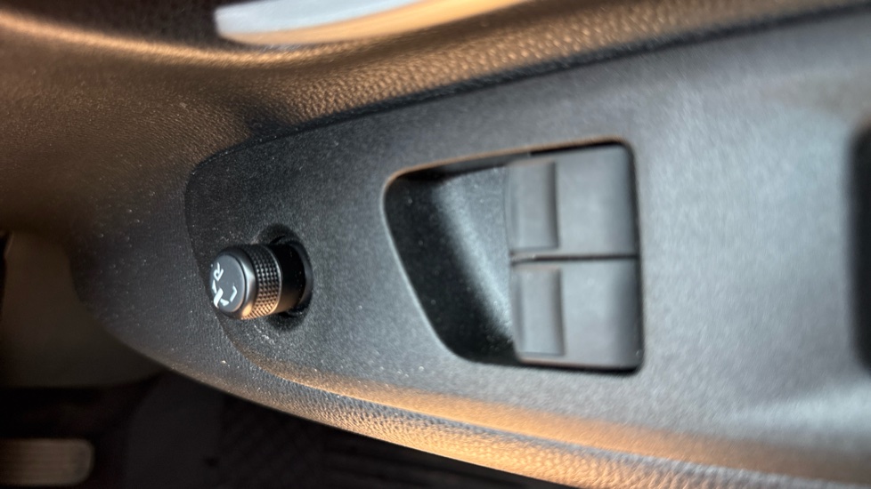 Toyota Aygo X 1.0 VVT-i Exclusive 5dr Auto Petrol Hatchback - Image 32
