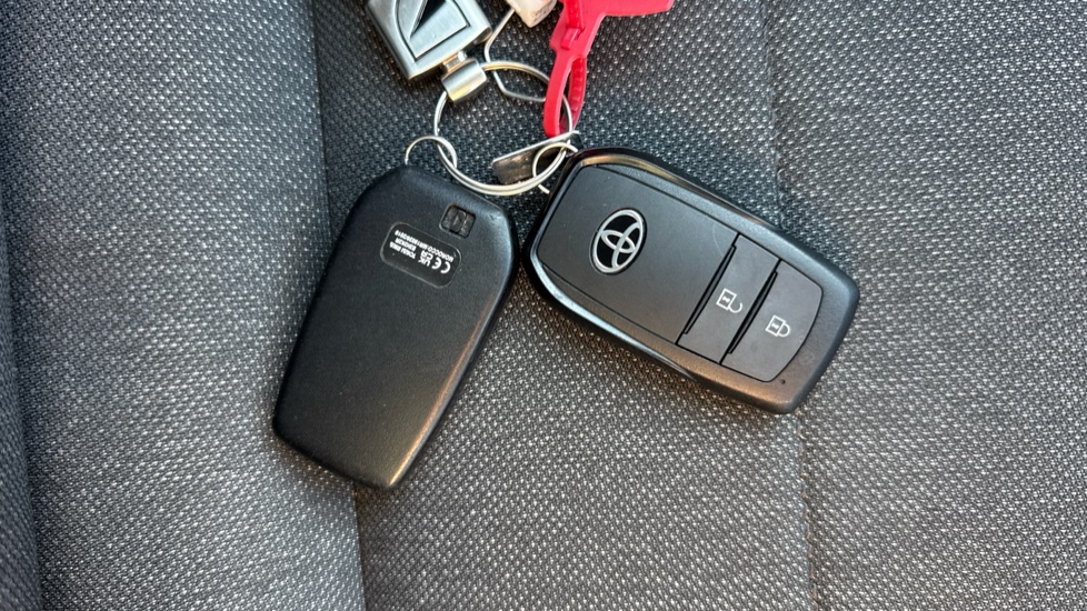 Toyota Corolla 1.8 Hybrid Design 5dr CVT Hybrid Hatchback - Image 28