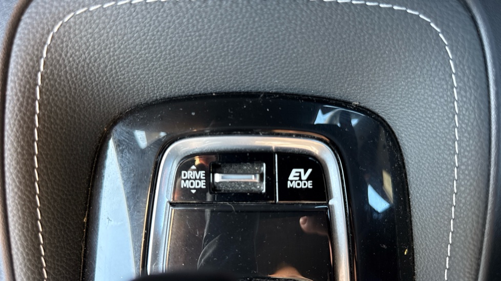 Toyota Corolla 1.8 Hybrid Design 5dr CVT Hybrid Hatchback - Image 47
