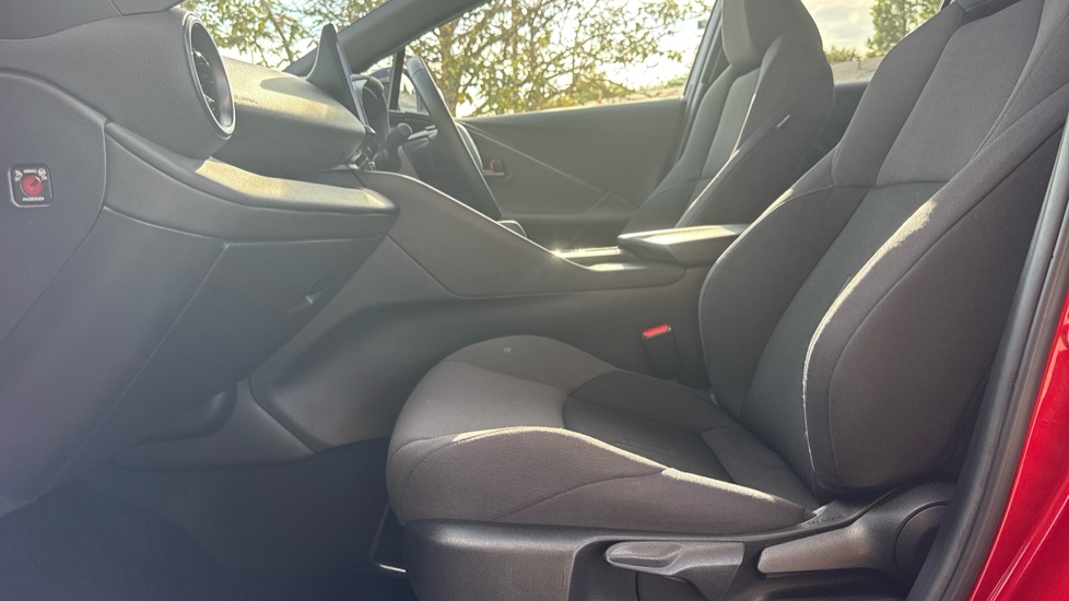 Toyota C-HR 1.8 Hybrid Design 5dr CVT Hybrid Hatchback - Image 5
