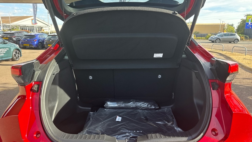 Toyota C-HR 1.8 Hybrid Design 5dr CVT Hybrid Hatchback - Image 13