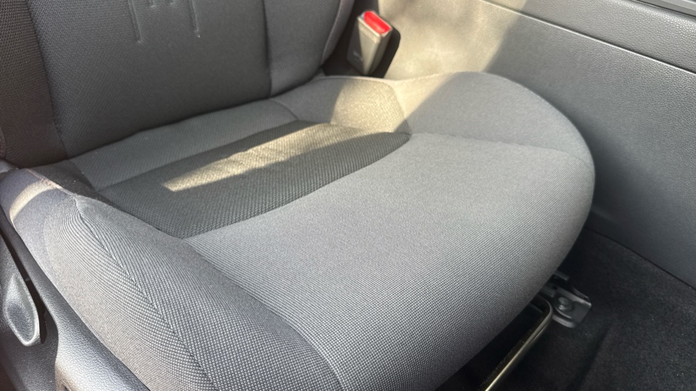 Toyota C-HR 1.8 Hybrid Design 5dr CVT Hybrid Hatchback - Image 17