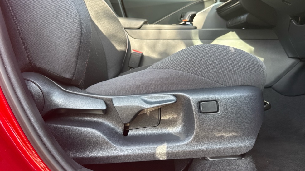Toyota C-HR 1.8 Hybrid Design 5dr CVT Hybrid Hatchback - Image 30