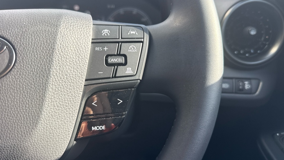 Toyota C-HR 1.8 Hybrid Design 5dr CVT Hybrid Hatchback - Image 31
