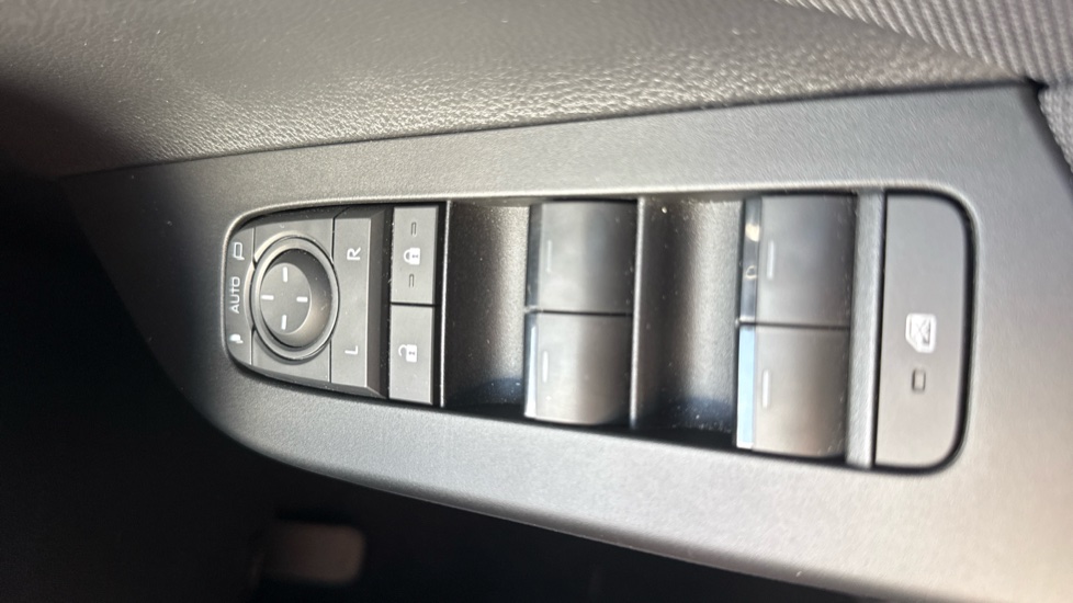 Toyota C-HR 1.8 Hybrid Design 5dr CVT Hybrid Hatchback - Image 32
