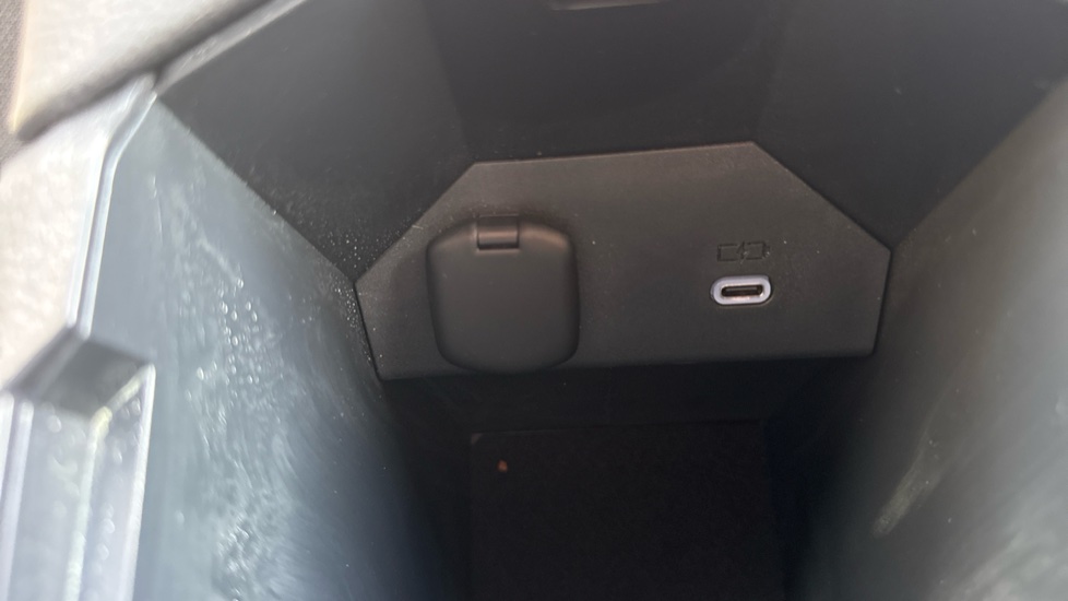 Toyota C-HR 1.8 Hybrid Design 5dr CVT Hybrid Hatchback - Image 39