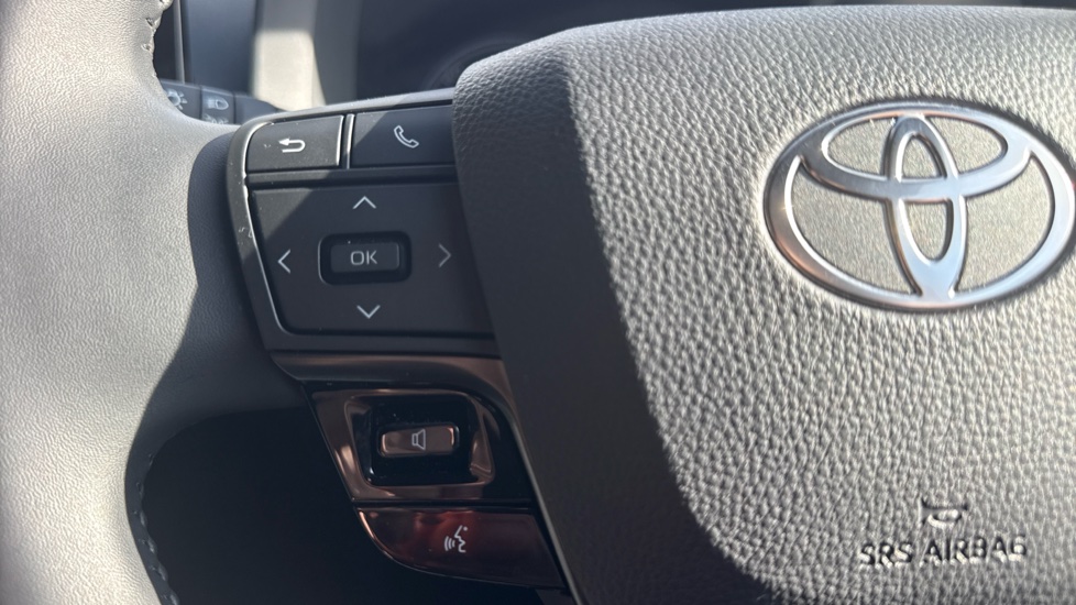 Toyota C-HR 1.8 Hybrid Design 5dr CVT Hybrid Hatchback - Image 40