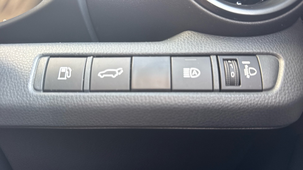 Toyota C-HR 1.8 Hybrid Design 5dr CVT Hybrid Hatchback - Image 50