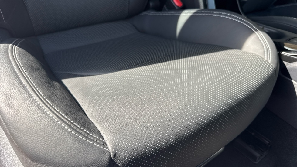 Toyota Corolla 1.8 Hybrid Excel 5dr CVT Hybrid Estate - Image 17