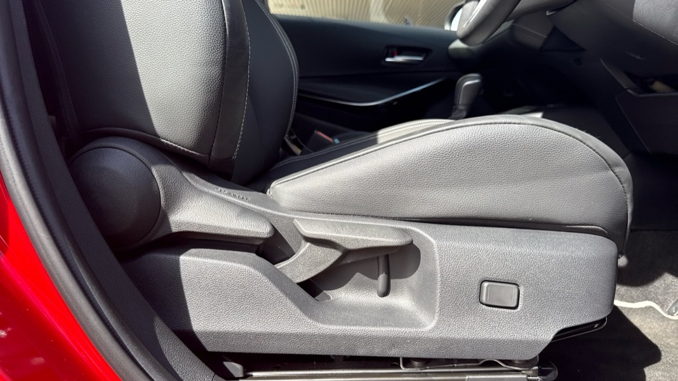 Toyota Corolla 1.8 Hybrid Excel 5dr CVT Hybrid Estate - Image 30