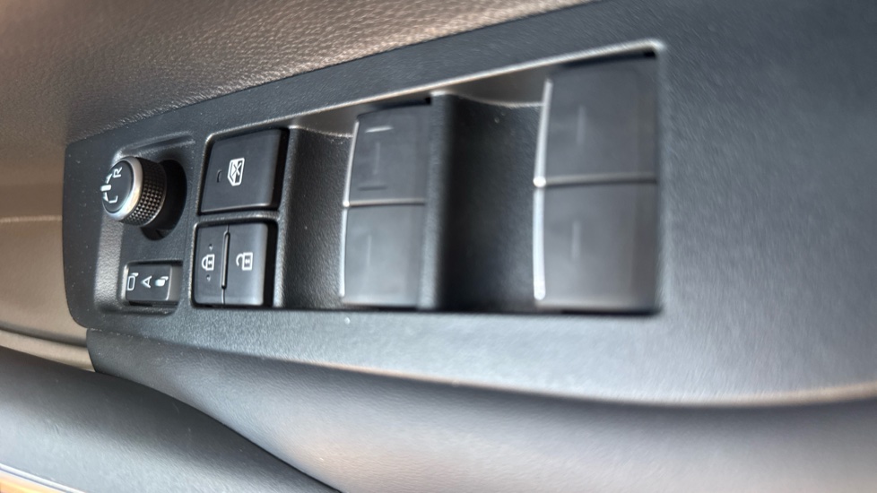 Toyota Corolla 1.8 Hybrid Excel 5dr CVT Hybrid Estate - Image 32