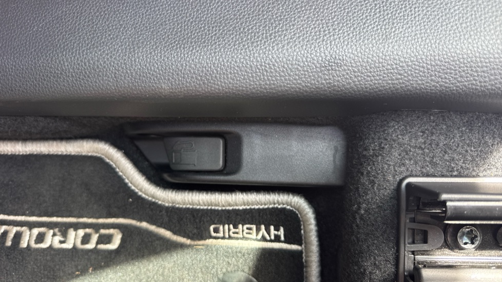 Toyota Corolla 1.8 Hybrid Excel 5dr CVT Hybrid Estate - Image 53