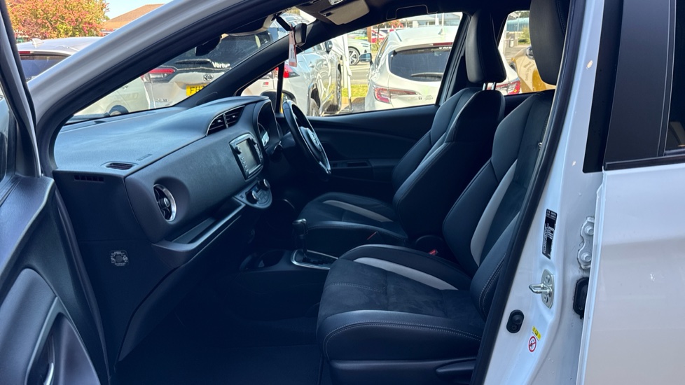 Toyota Yaris 1.5 Hybrid GR-Sport 5dr CVT Hybrid Hatchback - Image 5