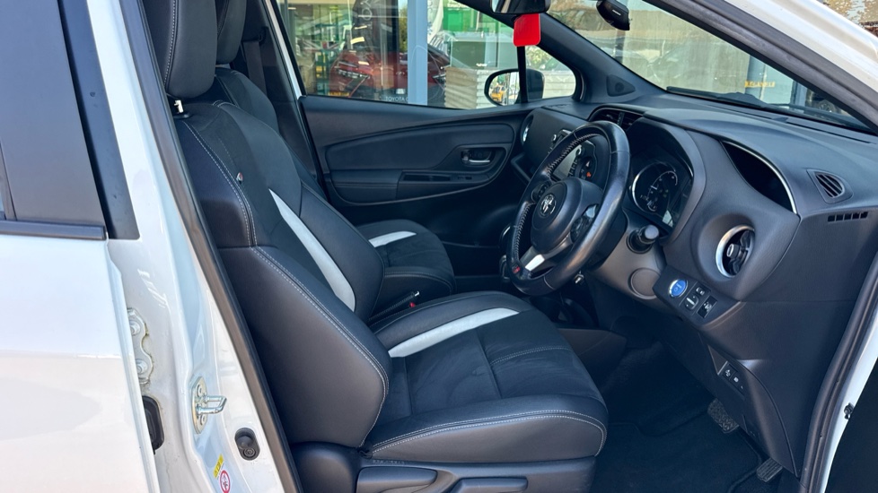 Toyota Yaris 1.5 Hybrid GR-Sport 5dr CVT Hybrid Hatchback - Image 12