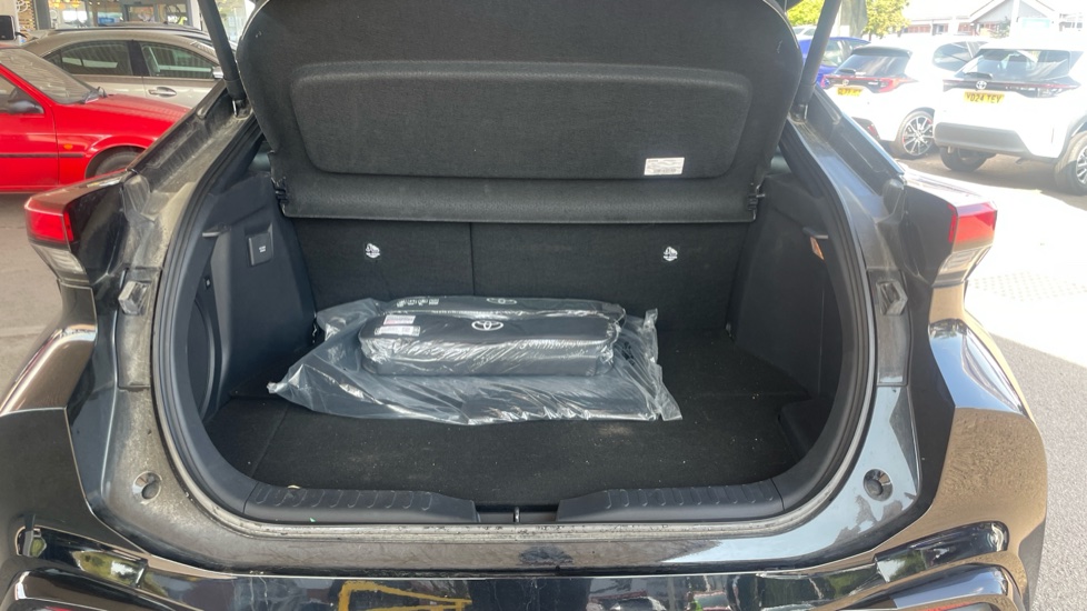 Toyota C-HR 2.0 PHEV GR Sport 5dr CVT Hatchback - Image 13