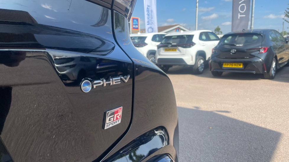 Toyota C-HR 2.0 PHEV GR Sport 5dr CVT Hatchback - Image 30